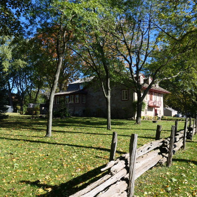 20285-2019-10-19_1041-978-old-house-20285-lakeshore_sq.jpg