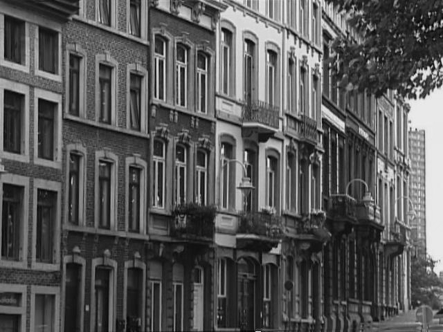 [Black and white picture of row of houses in Lige]